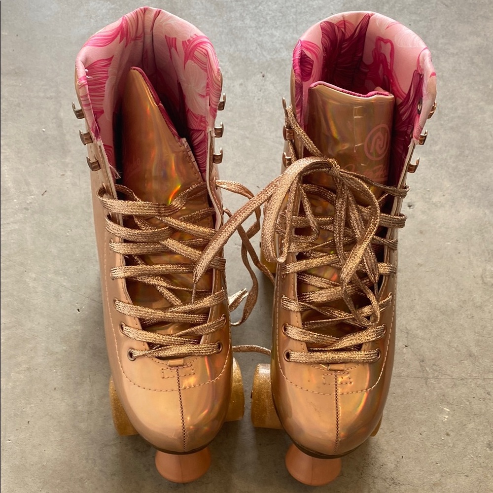 Fashionable Rollereskates. Metallic. Never used